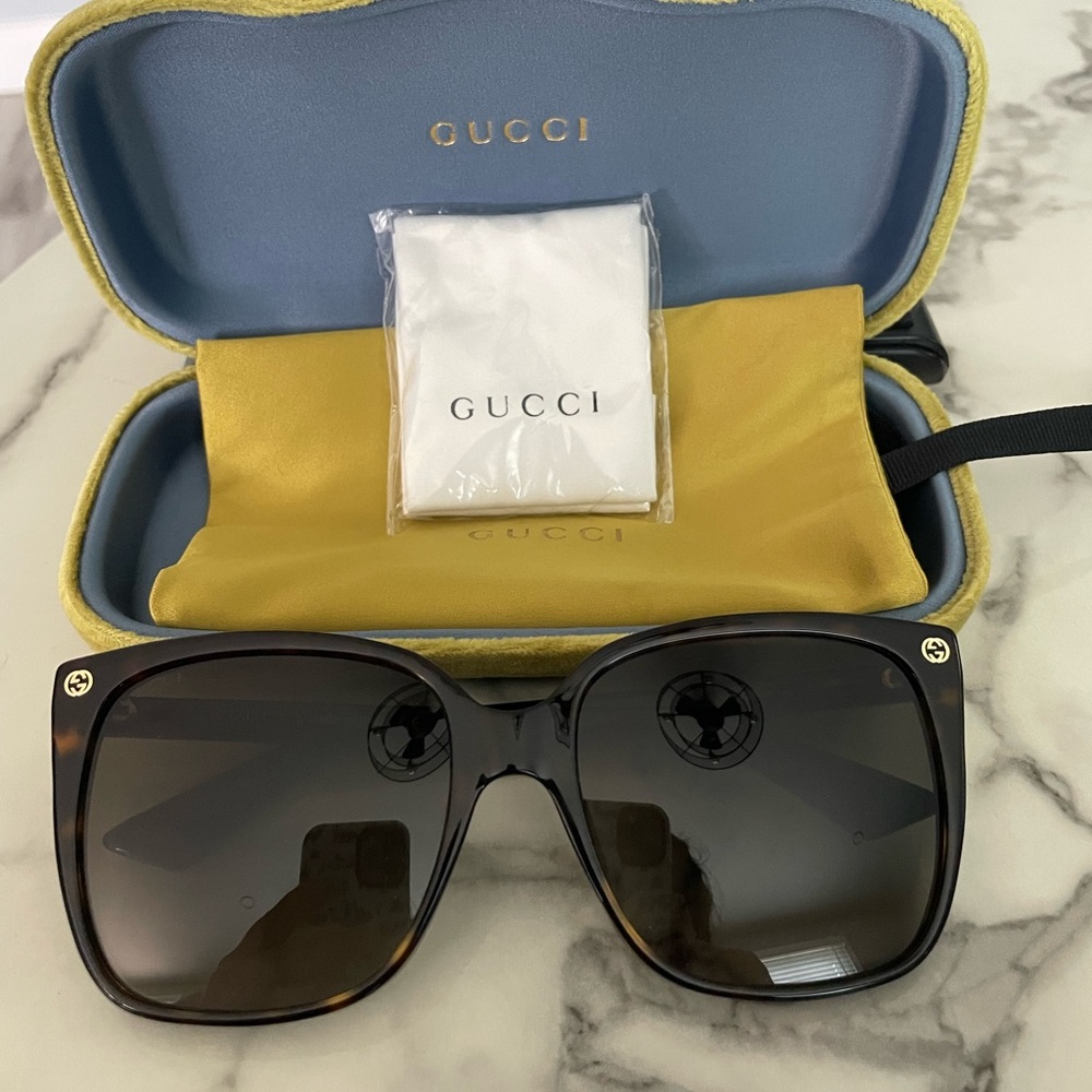 Gucci Black Oversized Sunglasses with Gradient Lenses